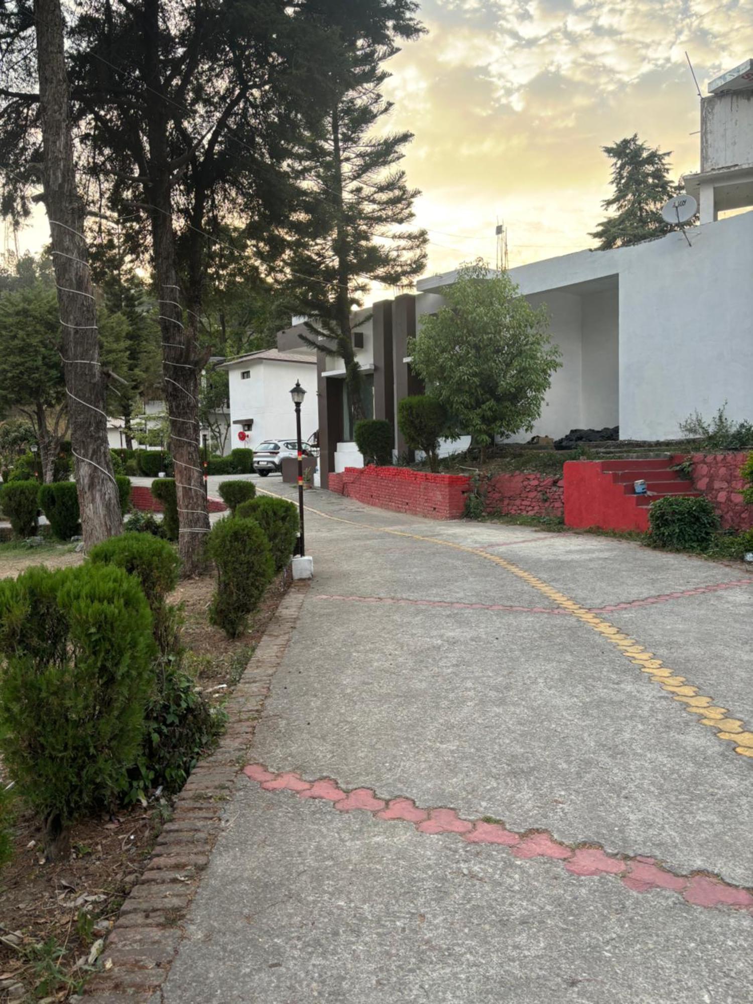 Shikha Resort Ewentbliz Bhīm Tāl Kültér fotó