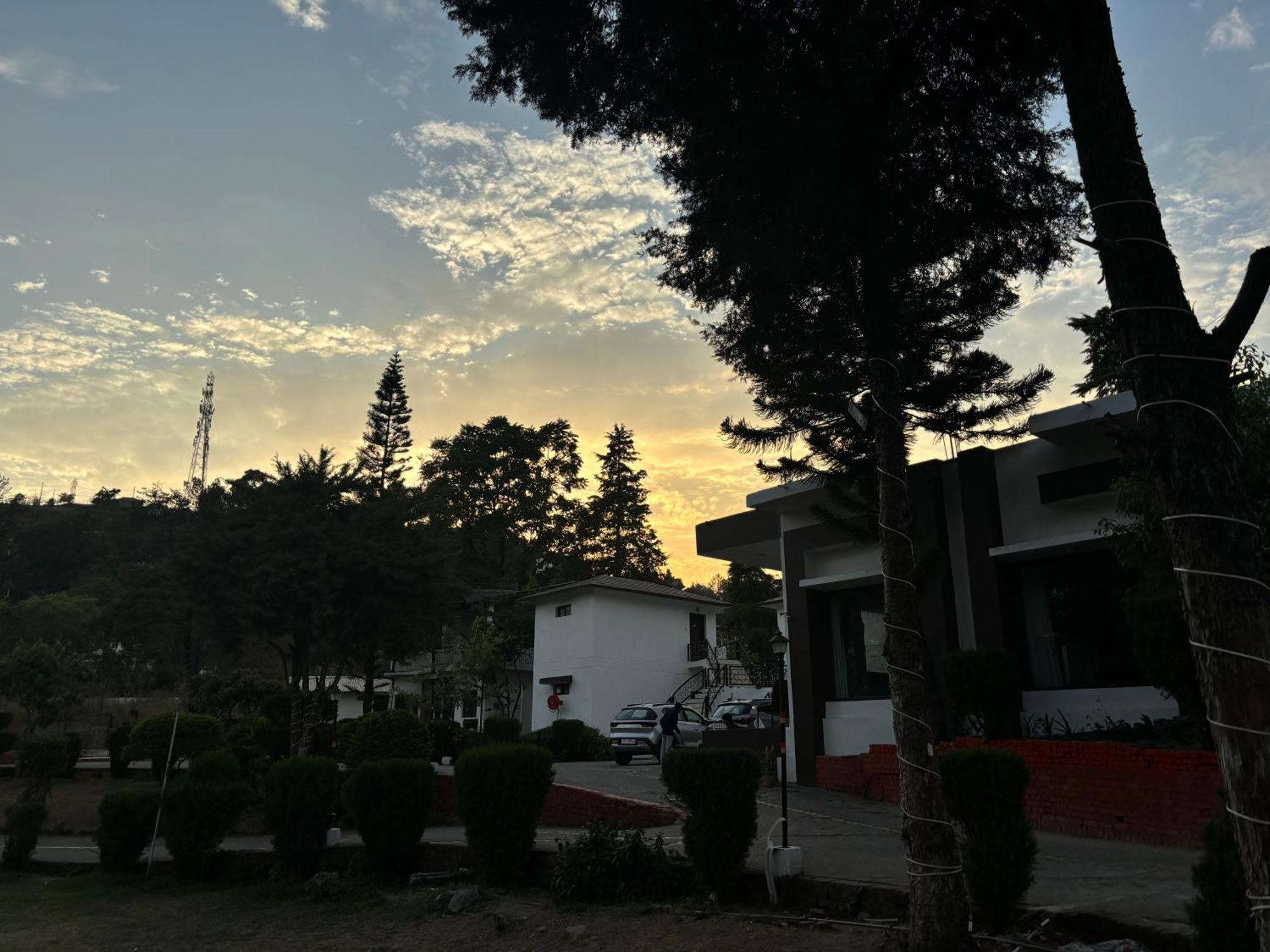 Shikha Resort Ewentbliz Bhīm Tāl Kültér fotó